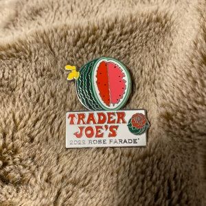 Trader Joe’s 2022 Rose Parade Pin